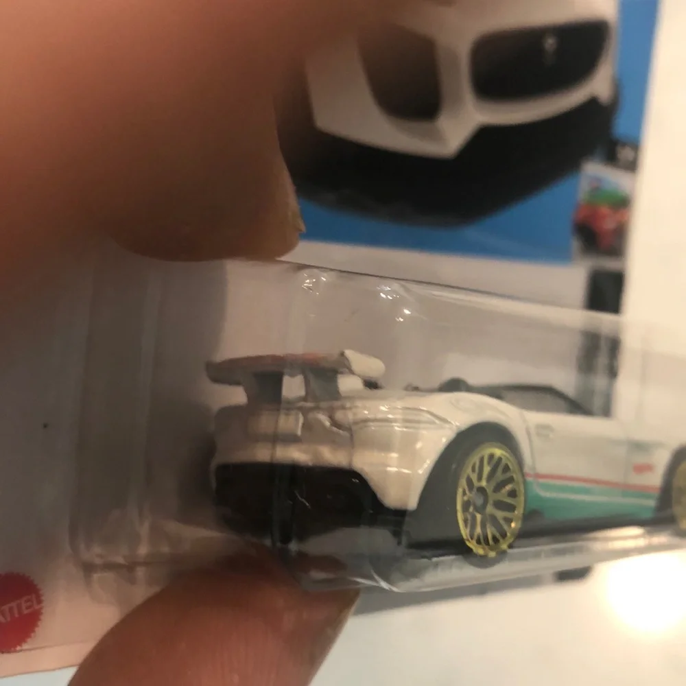 '15 Jaguar F-Type Project 7 Toy Car - White and Gold